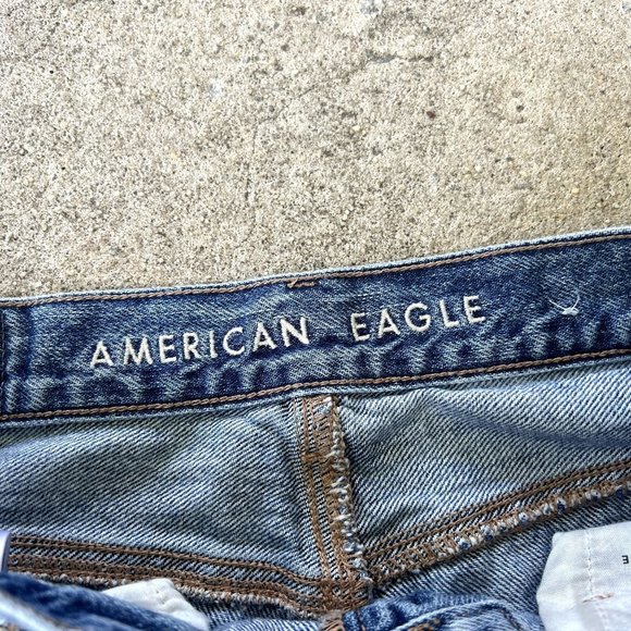 American Eagle AE Ripped Distressed Relaxed Mom Jean Daylight Destroy US 0 Reg - Picture 3 of 11